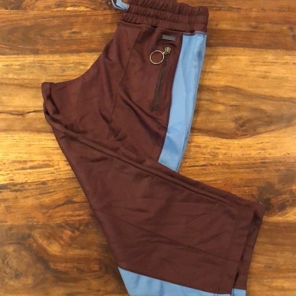 Sweaty Betty Hyde Cropped Pants in Oxblood S - Picture 6 of 9